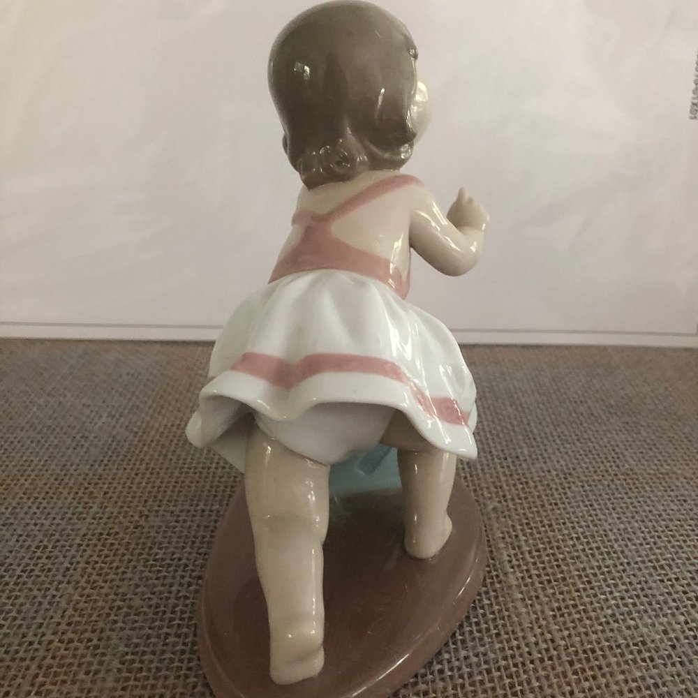 Lladro: My First Step - Picture 6 of 9